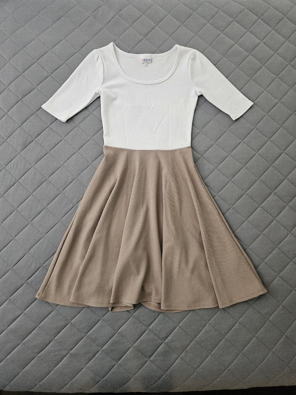 Lularoe White Beige Dress Size XS Casual Feminine Preppy Summer Colorblock - Picture 2 of 8